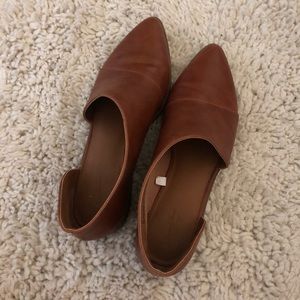 Universal Thread cutout brown booties